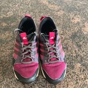 Woman’s size 7 adidas sneakers
